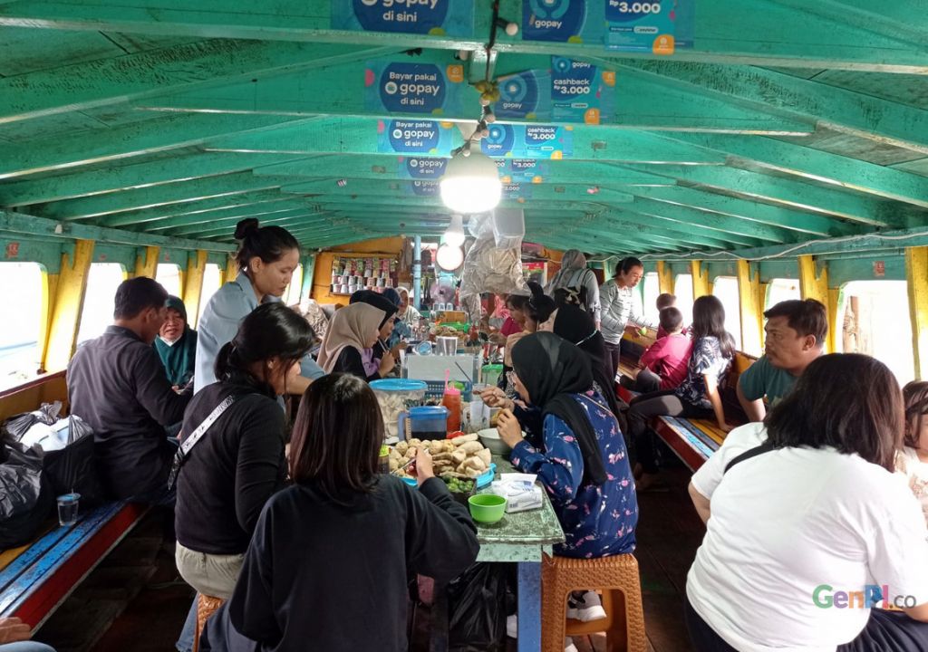 Warung Terapung, Sensasi Lain Menikmati Kuliner Khas Palembang - GenPI.co SUMSEL