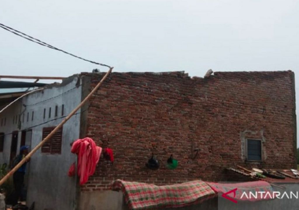 Puting Beliung Luluhlantakkan Puluhan Rumah di Deli Serdang - GenPI.co SUMUT