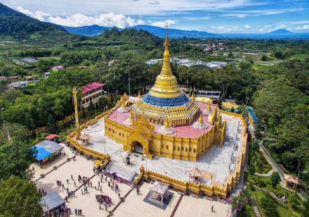 Pesona Pagoda Taman Alam Lumbini Karo, Aduhai - GenPI.co SUMUT