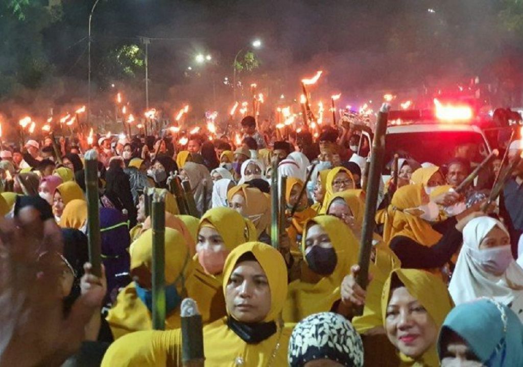 Warga Medan Tumpah Ruah Bawa Obor Sambut Ramadan - GenPI.co SUMUT