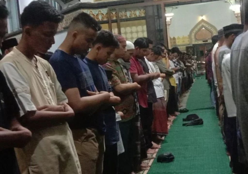 Tarawih di Masjid Raya Medan, Jemaah Hingga Teras - GenPI.co SUMUT