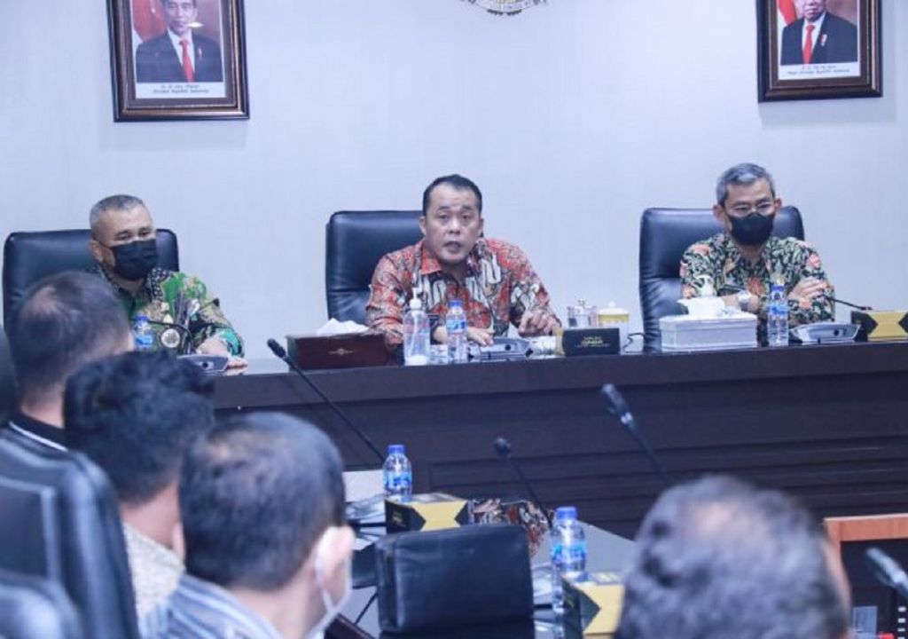 Tegas, Wakil Wali Kota Medan, Urus Izin Atau Bongkar - GenPI.co SUMUT