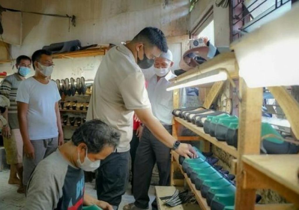 Wali Kota Medan Ingin Sepatu Dinas ASN Beli di Sini - GenPI.co SUMUT