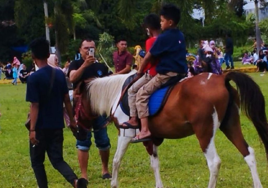 Wisata Naik Kuda di Istana Maimun Disukai Pengunjung - GenPI.co SUMUT