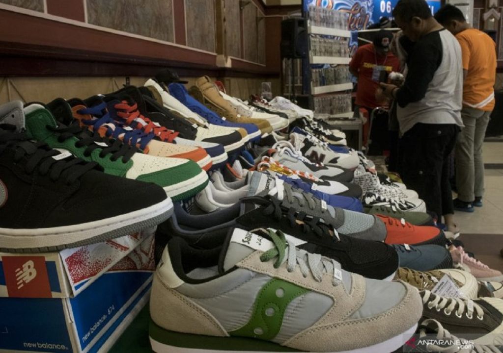 Cara Bersihkan Sneakers agar Tetap Awet, Cek Yuk! - GenPI.co SUMUT