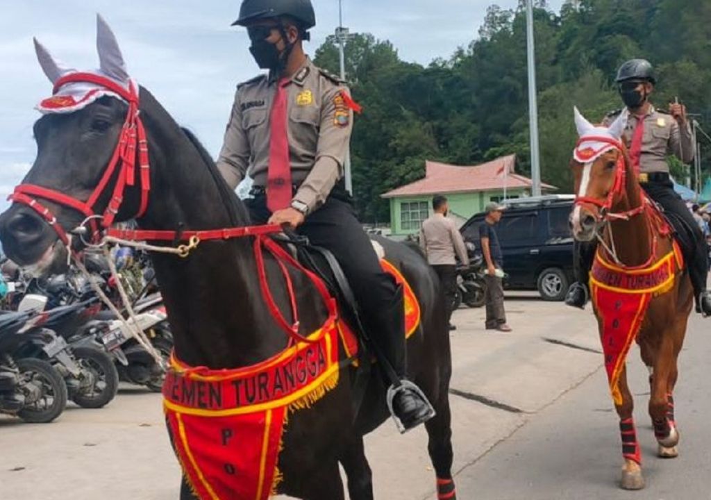 Patroli Berkuda Jaga Objek Wisata Parapat Simalungun - GenPI.co SUMUT