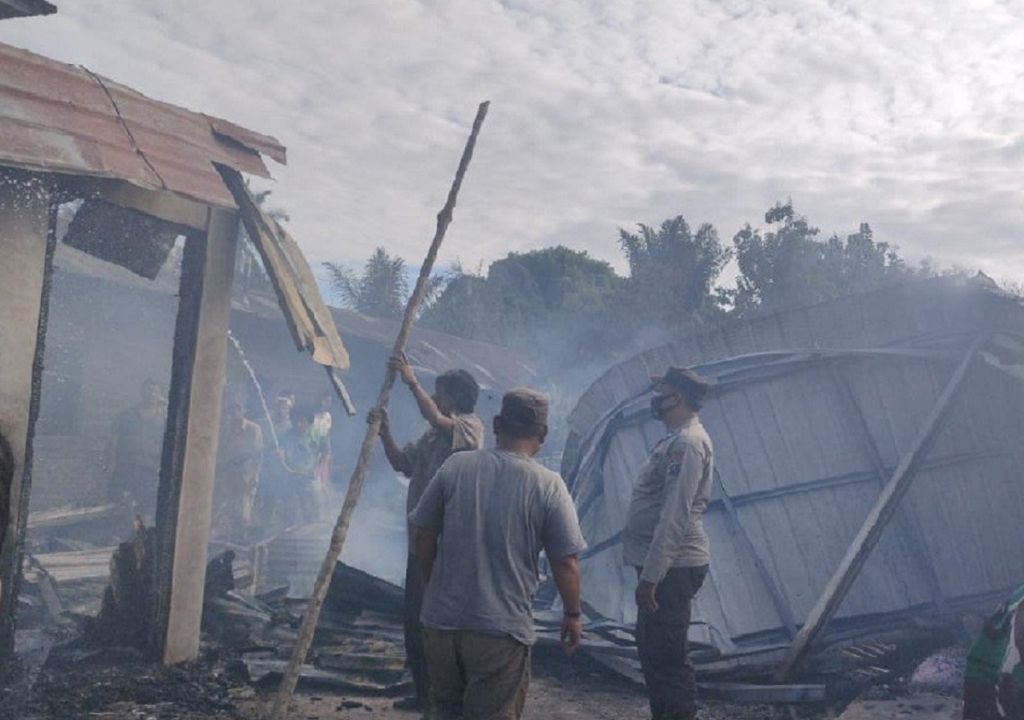 Tiga Rumah di Taput Habis Dilalap Si Jago Merah - GenPI.co SUMUT