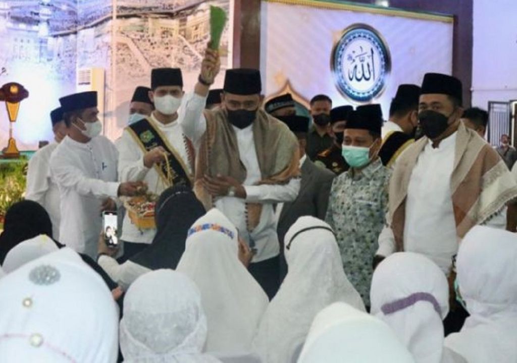 11 Juni, 1.077 Jemaah Haji Asal Medan Berangkat - GenPI.co SUMUT