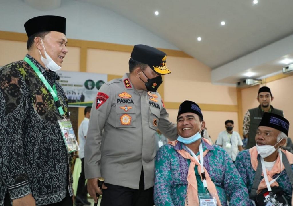 Irjen Panca Rangkul dan Doakan Jemaah Haji Sumut - GenPI.co SUMUT