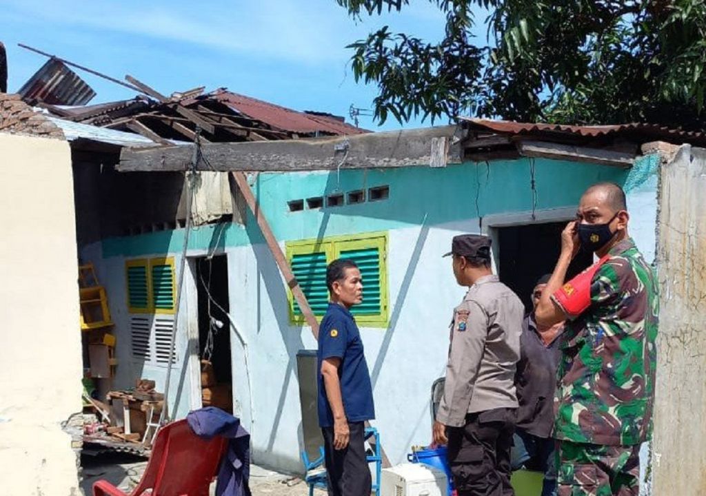 Puting Beliung Porak-poranda 5 Rumah di Medan - GenPI.co SUMUT