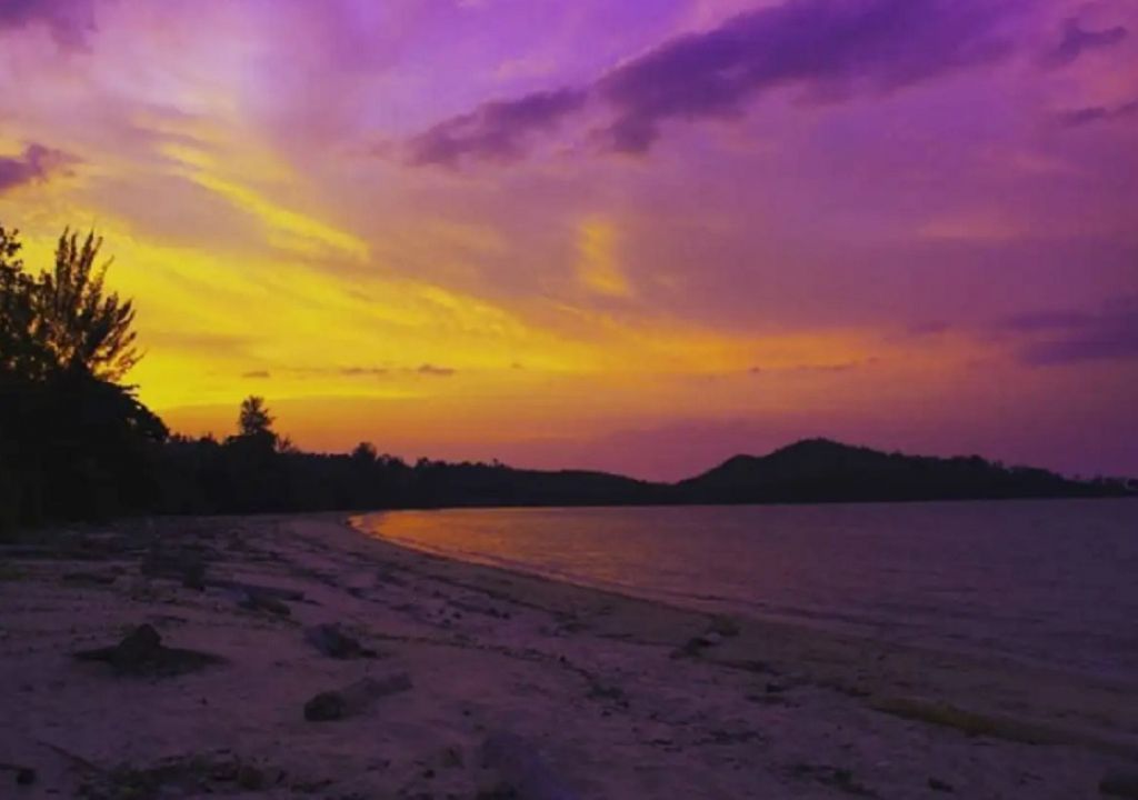 Menikmati Sunset di Pantai Pandan Tapanuli Tengah - GenPI.co SUMUT