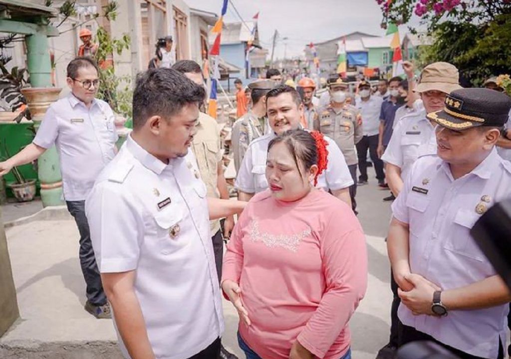Ibu Ini Lari Sambil Nangis Kejar Bobby Nasution - GenPI.co SUMUT