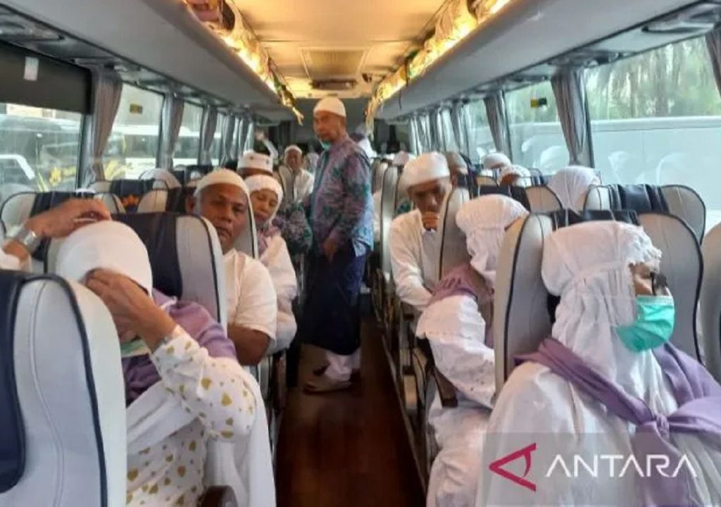 393 Jemaah Haji Asal Sumut Berangkat ke Madinah - GenPI.co SUMUT