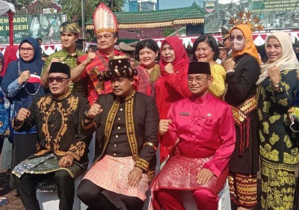 Lihat Baju Adat Bobby Nasution Saat Pimpin Upacara - GenPI.co SUMUT