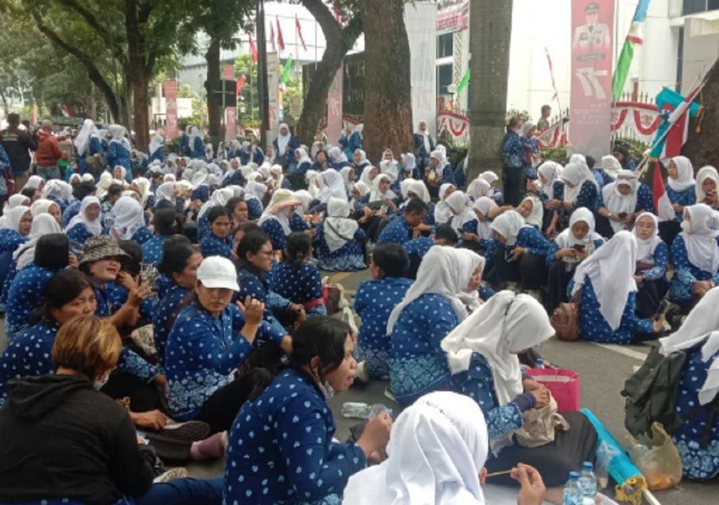 Ratusan Guru PAUD Demo DPRD Sumut, Tuntutan Tegas - GenPI.co SUMUT