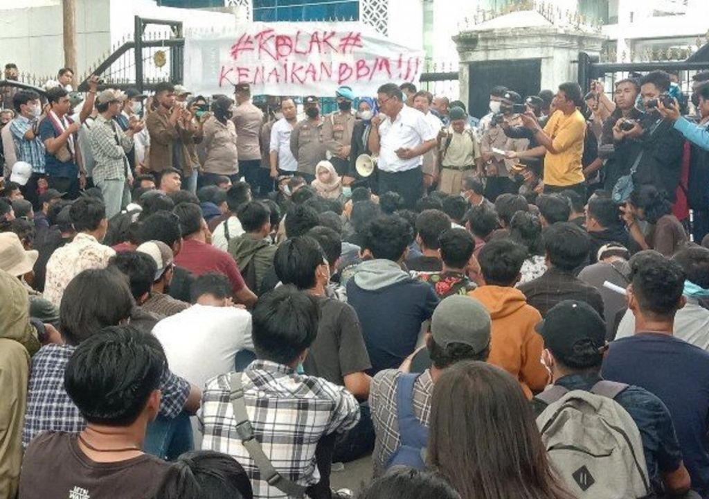 Demo BBM, Mahasiswa Sumut Cari Fraksi PDI Perjuangan - GenPI.co SUMUT