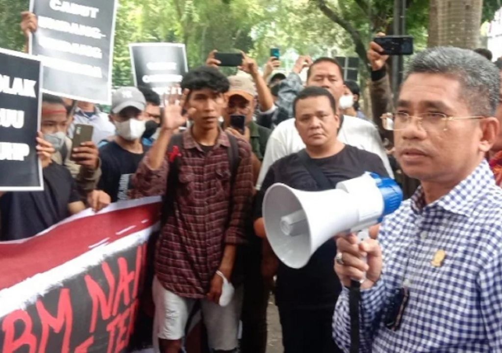 Demo BBM Naik di Sumut, Massa Minta DPRD Begini - GenPI.co SUMUT