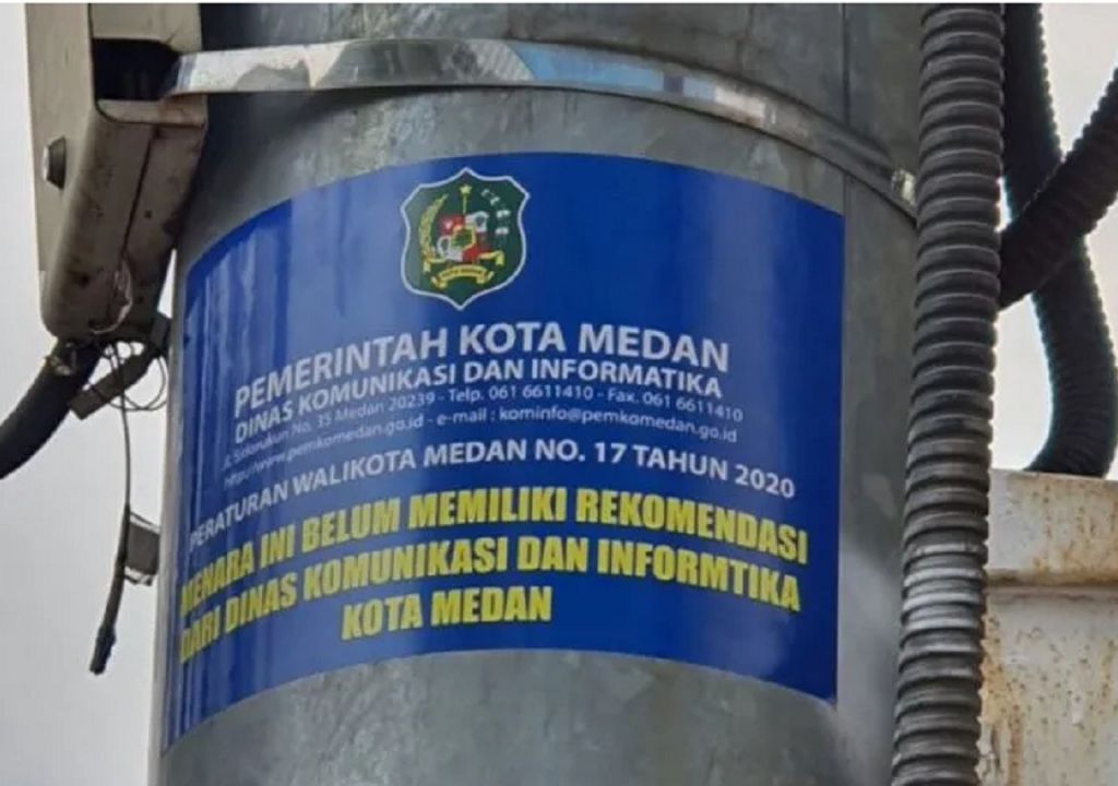 Kominfo Medan Pasang 39 Stiker di Tiang Menara - GenPI.co SUMUT