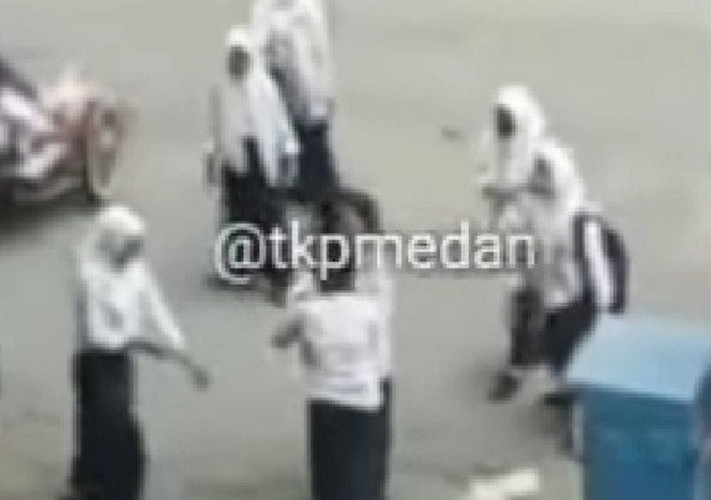 Viral! Video 2 Siswi SMP di Medan Jambak-jambakan - GenPI.co SUMUT