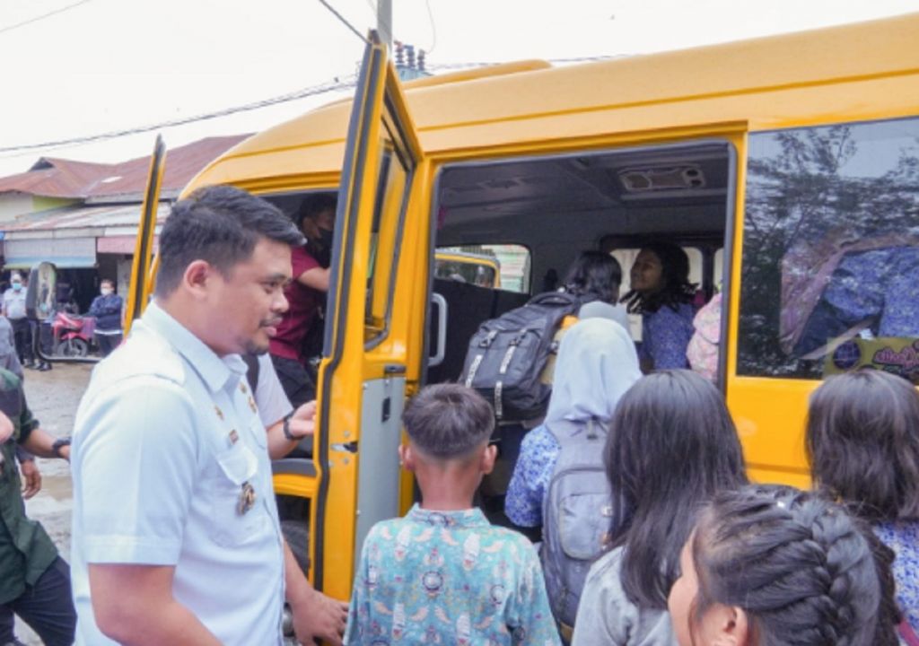 Bobby Nasution Serahkan Bus Sekolah Gratis di Belawan - GenPI.co SUMUT