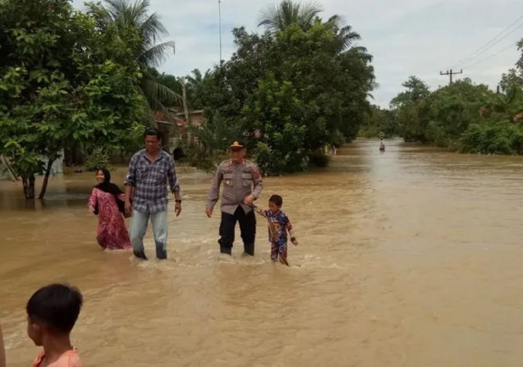 1.319 Kepala Keluarga Terdampak Banjir Langkat - GenPI.co SUMUT