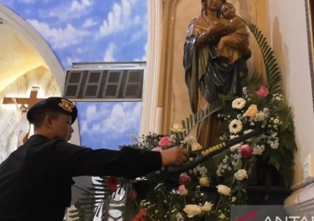 Malam Misa Natal, Tim Jibom Sterilkan Gereja di Medan - GenPI.co SUMUT