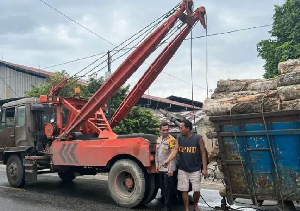 Truk Patah As Roda, Jalur Lintas Sumatera Buka Tutup - GenPI.co SUMUT