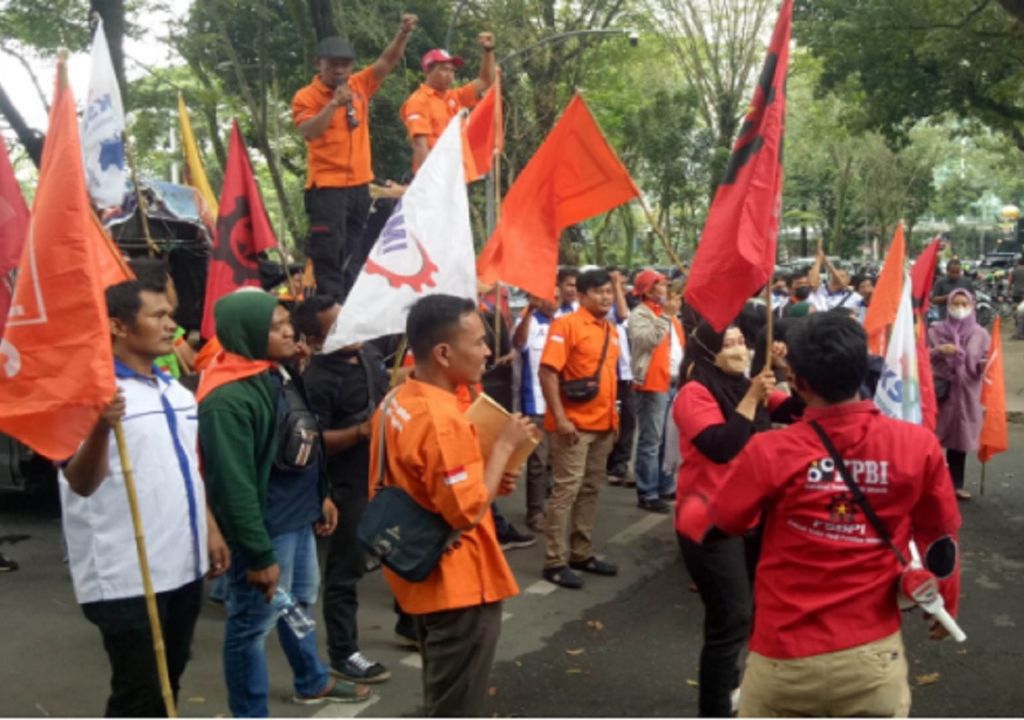 Partai Buruh Sumut Demo Tolak Perpu UU Cipta Karya - GenPI.co SUMUT
