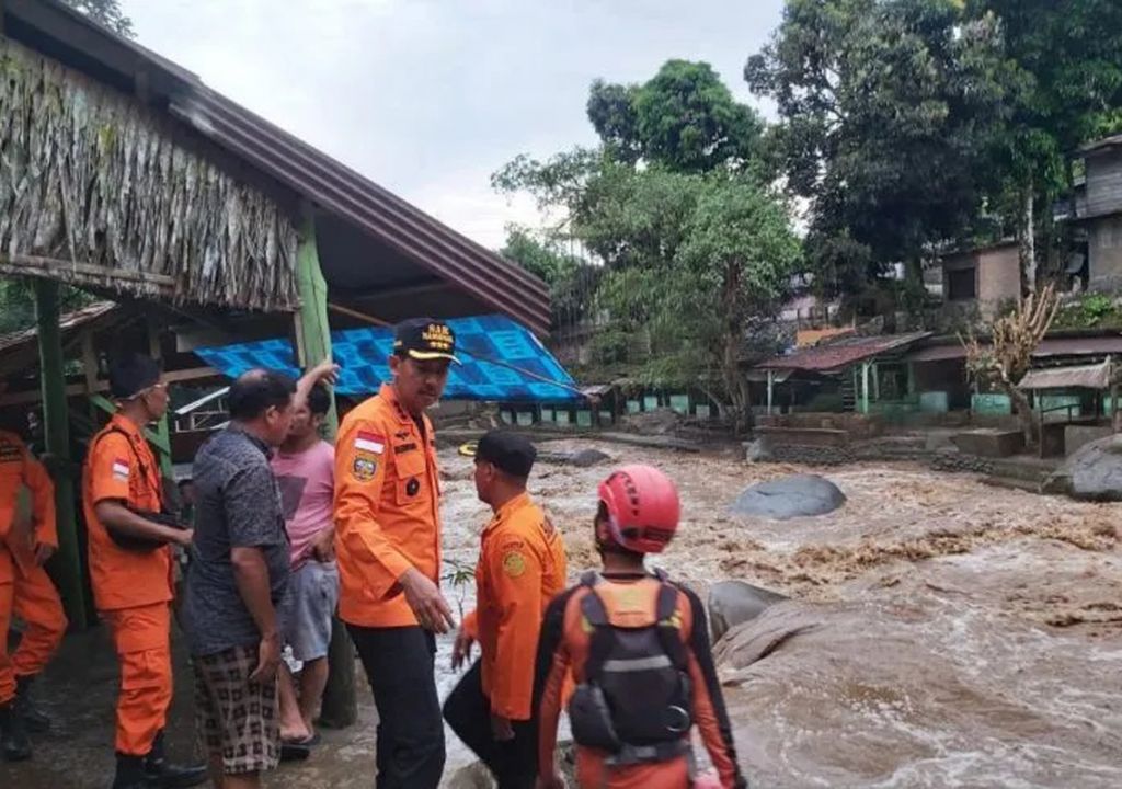 Banjir Bandang Sungai Sembahe, Minibus Terseret Arus - GenPI.co SUMUT
