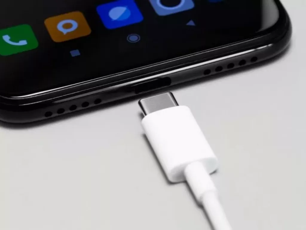 Apple Bakal Pakai USB Type C untuk iPhone - GenPI.co JATIM