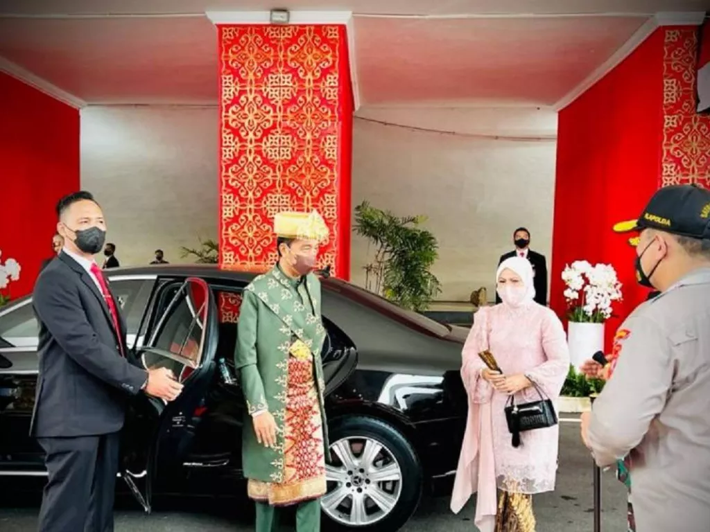 Presiden Jokowi Kenakan Pakaian Adat Bangka Belitung, Ini Maknanya - GenPI.co SULSEL