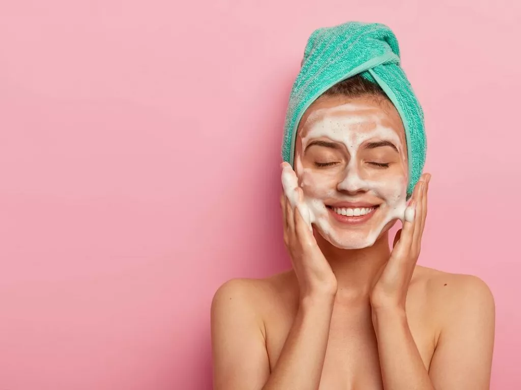 Kenali Perbedaan Fungsi Facial Wash dan Cleanser agar Tidak Muncul Masalah Kulit - GenPI.co KEPRI
