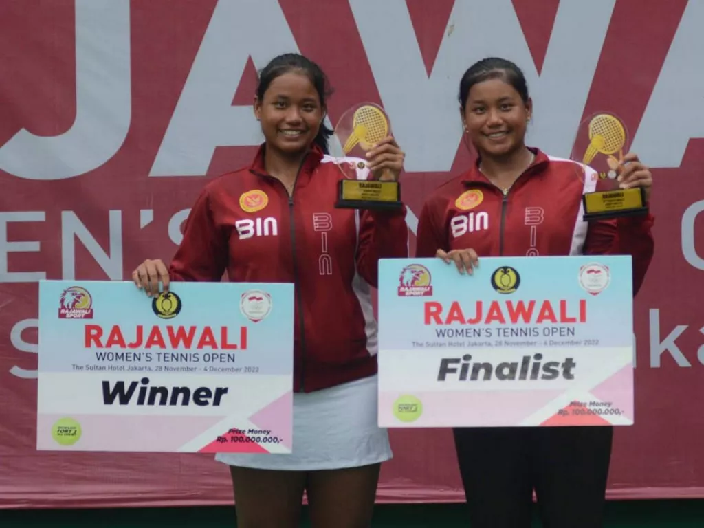 Kalahkan Kembarannya, Fitriana Sabrina Juara Rajawali Women's Tennis Open 2022 - GenPI.co SULTRA
