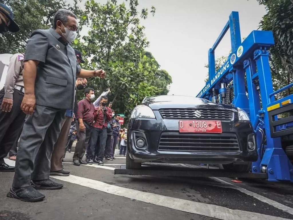 Cegah Pungli, Bayar Denda Derek Parkir Liar di Kota Bandung Bisa Nontunai - GenPI.co NTB