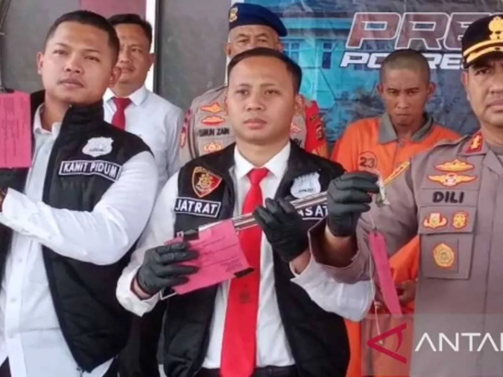Polisi Tangkap 4 Pembajak Kapal Muatan Sawit di OKI, Sumsel - GenPI.co SUMUT