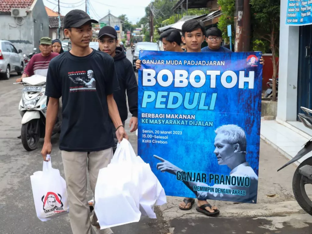 Sambil Nobar Persib Bandung, Ganjar Muda Padjadjaran Tumbuhkan Rasa Sosial - GenPI.co SULSEL