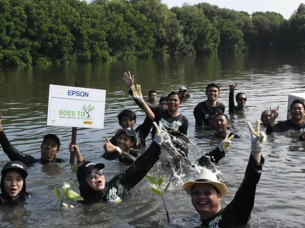 Peduli Lingkungan, Epson Indonesia Tanam 6 Ribu Pohon - GenPI.co SUMSEL