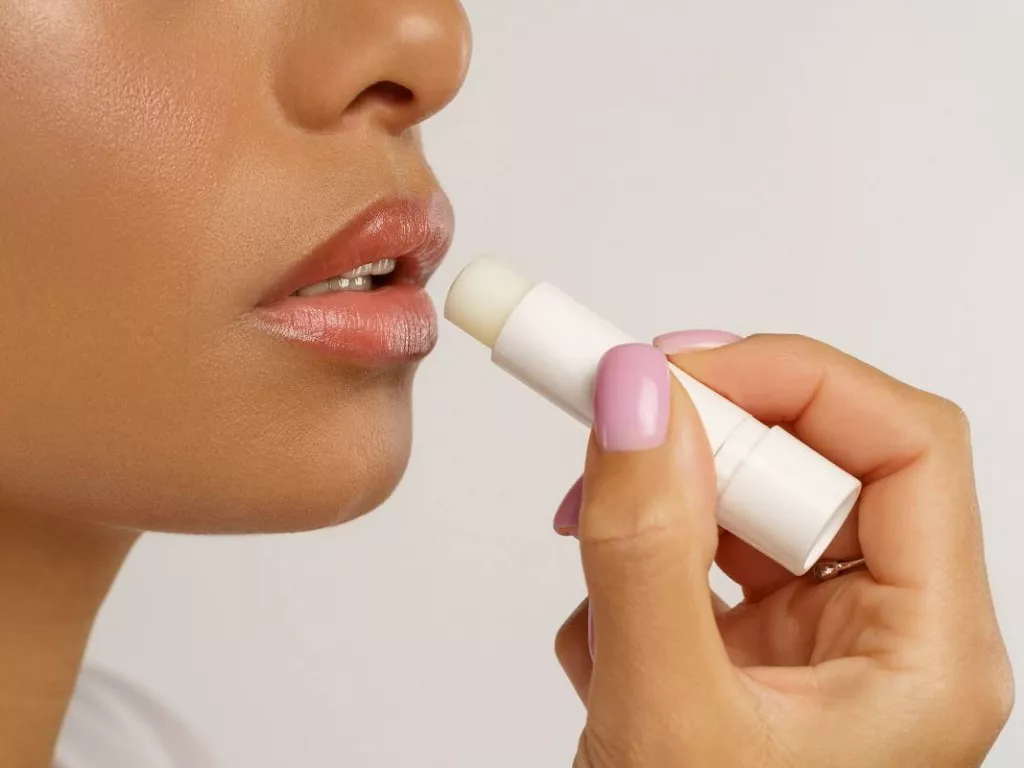 3 Lip Balm Terbaik untuk Hasil Lembut dan Ternutrisi, Bye Bibir Pecah-pecah - GenPI.co SUMSEL