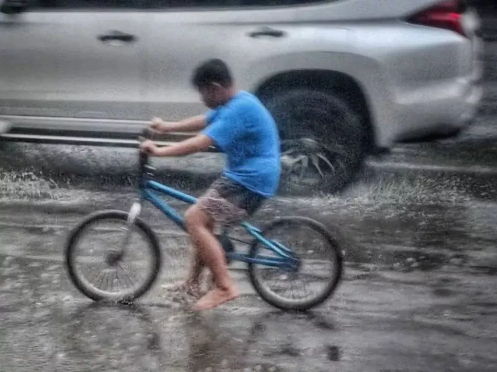 BMKG: 27 Daerah Waspada Hujan Lebat Disertai Petir dan Angin Kencang - GenPI.co SULSEL