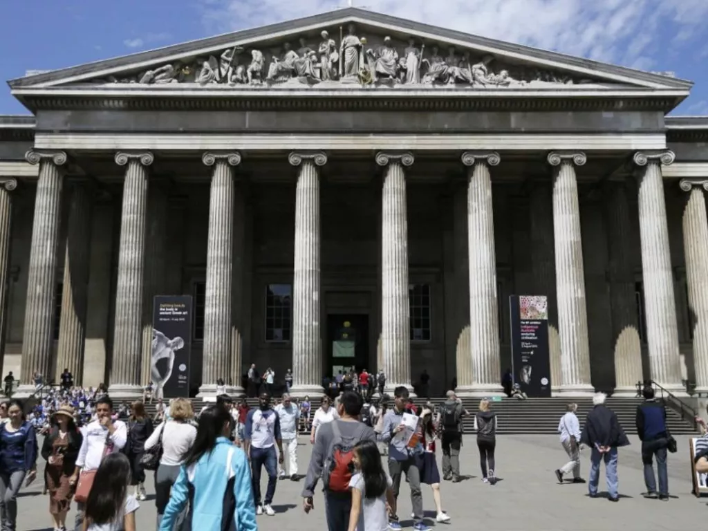 British Museum Gugat Mantan Kurator Gegara Curi Ratusan Artefak - GenPI.co SULTRA