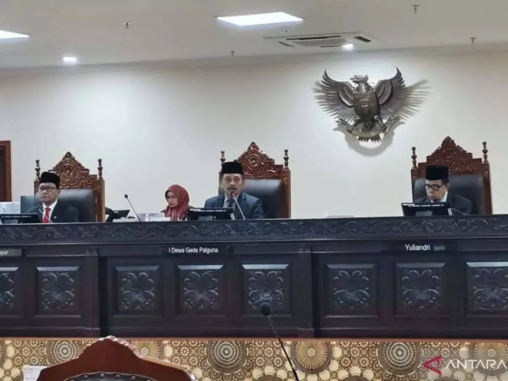 MKMK: Anwar Usman Terbukti Langgar Kode Etik, Disanksi Teguran Tertulis - GenPI.co SUMUT