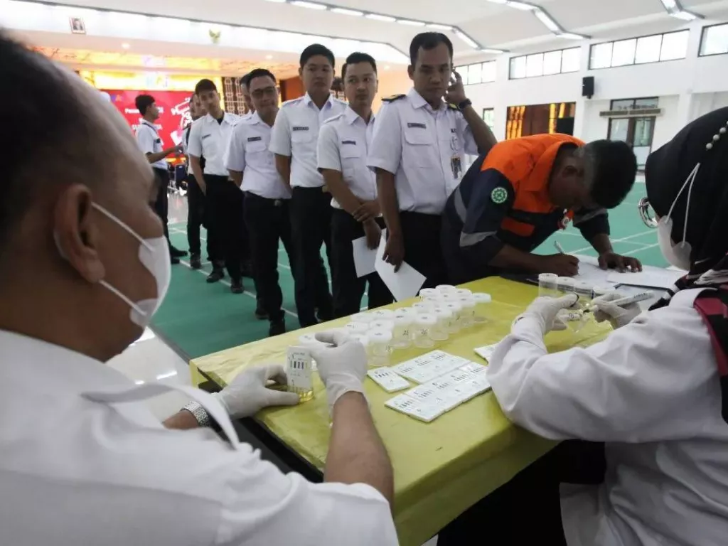 Daop 8 Surabaya Tes Narkoba Acak Petugas Kereta Api, Ini Hasilnya - GenPI.co NTB