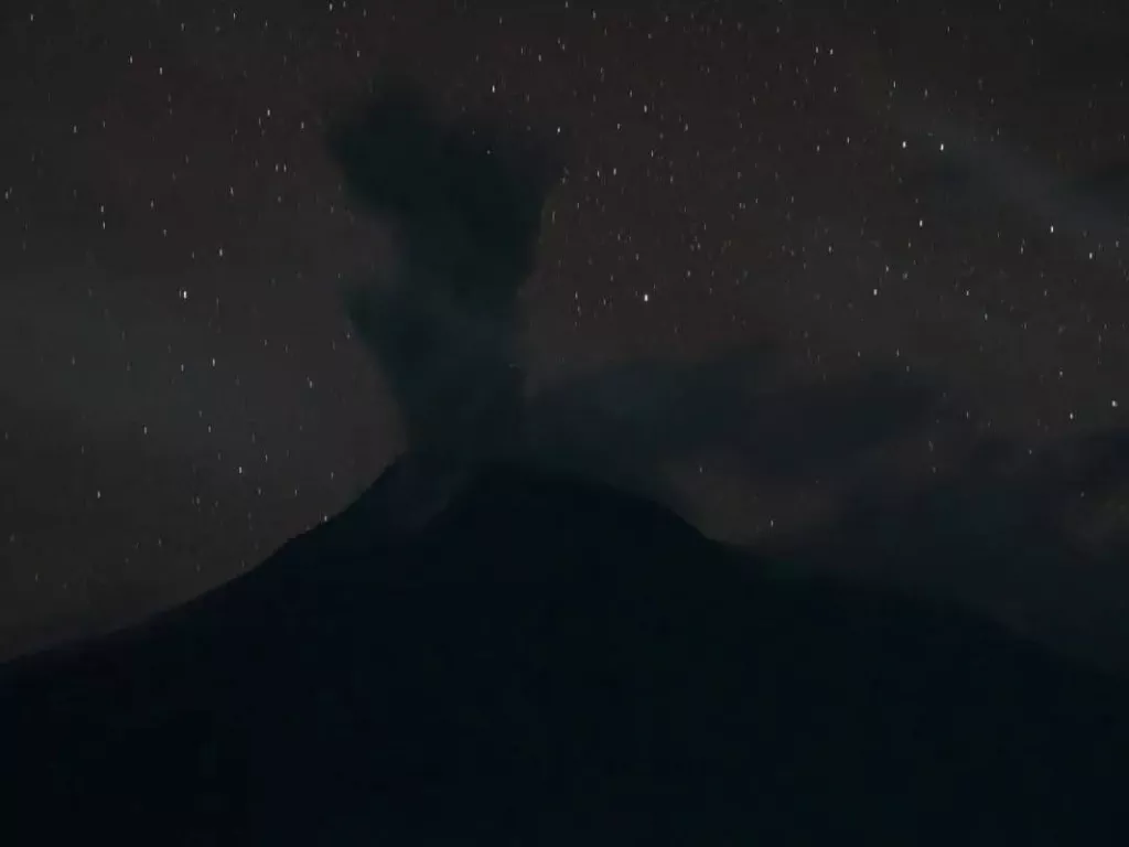 Tetap Waspada! Gunung Lewotobi Laki-Laki Meletus, Tinggi Kolom 500 Meter - GenPI.co SUMUT