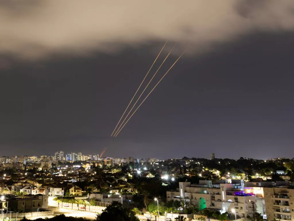 Serangan Iran ke Israel Timbulkan Kekhawatiran Terjadinya Perang yang Lebih Luas - GenPI.co SULSEL