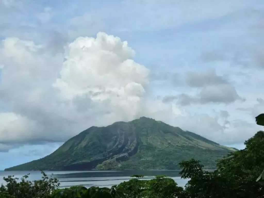 Meletus, Status Gunung Ruang di Sulawesi Utara Jadi Siaga - GenPI.co RIAU