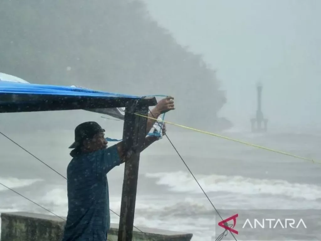BMKG: Waspada Hujan Badai di 27 Provinsi di Indonesia - GenPI.co RIAU