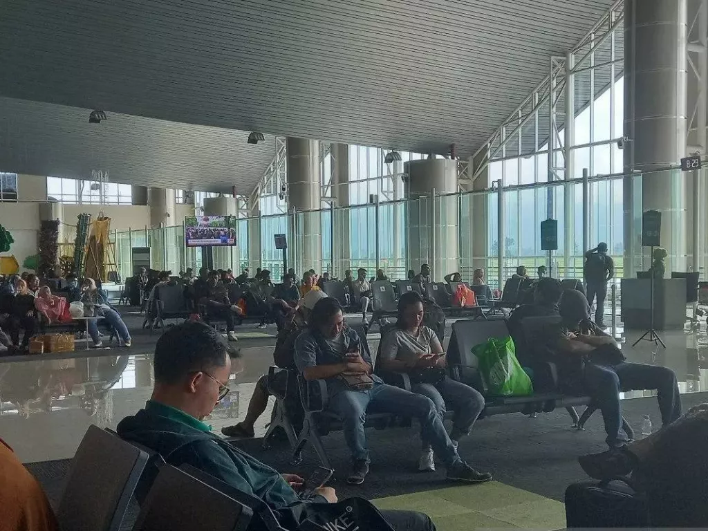Dampak Abu Vulkanik Erupsi Gunung Ruang, Bandara Sam Ratulangi Ditutup Sementara - GenPI.co NTB