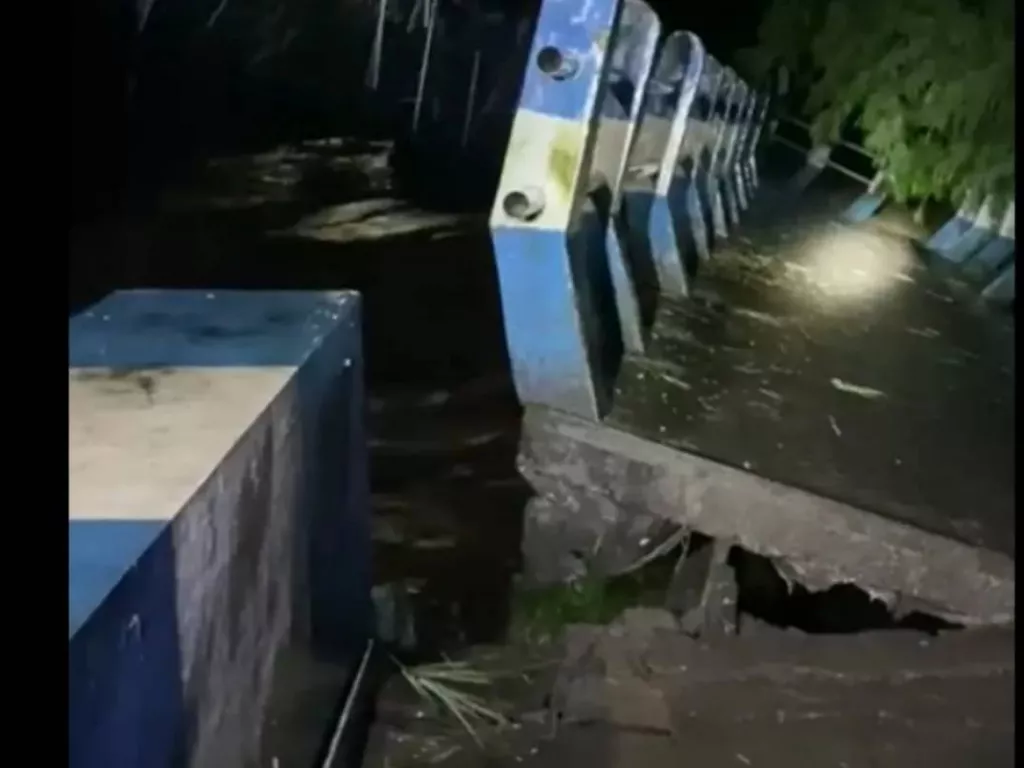 Banjir Lahar Dingin Gunung Semeru Bikin Sejumlah Jembatan Putus - GenPI.co RIAU