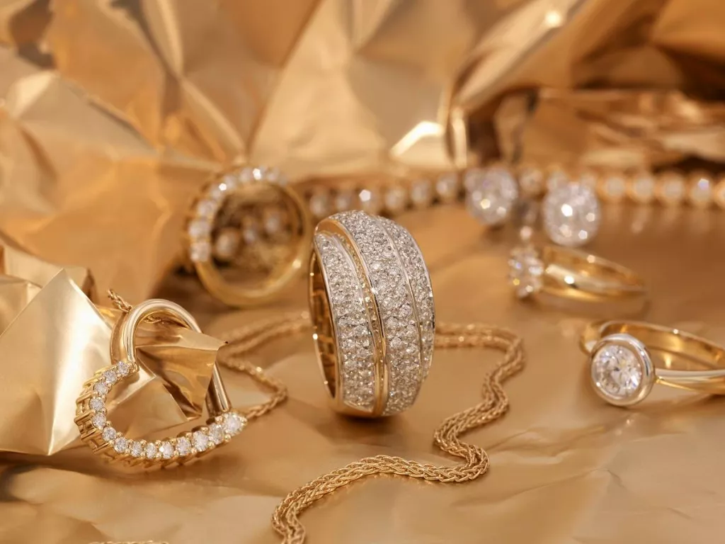 4 Ciri yang Perlu Kamu Perhatikan Saat Membeli Perhiasan Emas - GenPI.co NTB