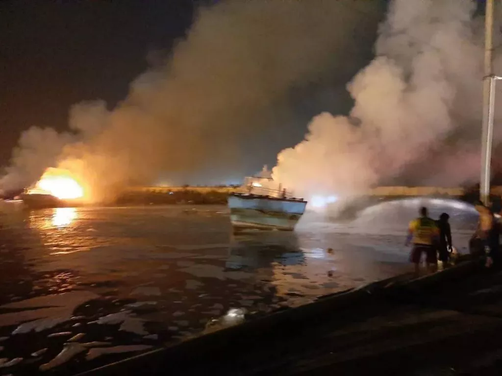 Kapal di Pelabuhan Perikanan Samudra Cilacap Terbakar, 1 Nakhoda Meninggal - GenPI.co SULSEL